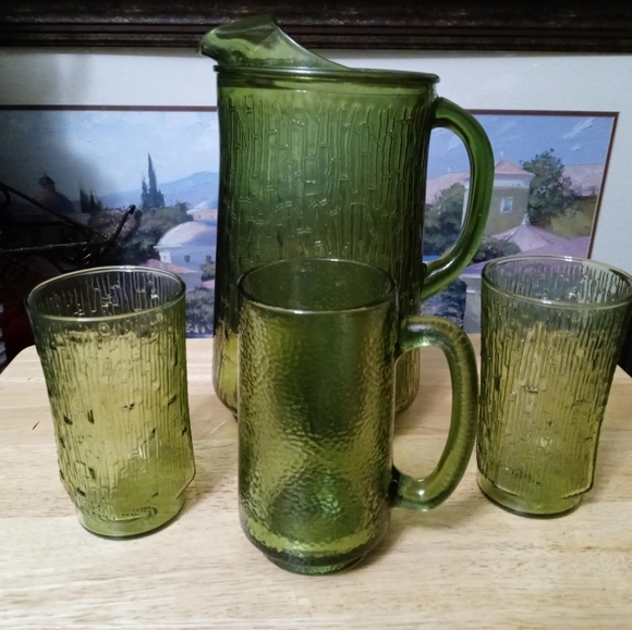 🎋🎉4 Beautiful Green Drinking Items🎍🎊Pitcher,Mug,2 Glasses.🏫 - Picture 5 of 6